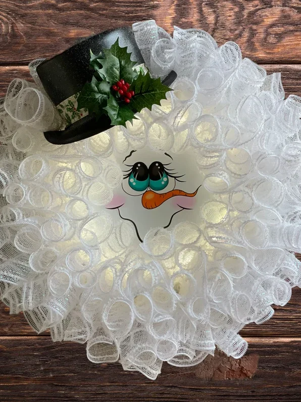 40 Best Christmas Wreaths to Deck Your Doors - 16
