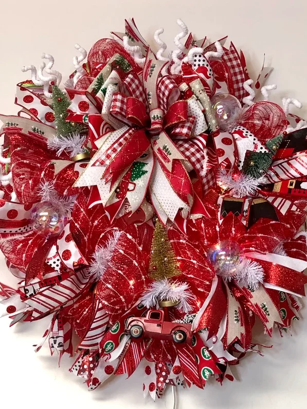 40 Best Christmas Wreaths to Deck Your Doors - 60