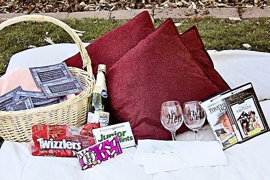 Romantic scavenger hunt ideas laid out on a picnic blanket | The Dating Divas