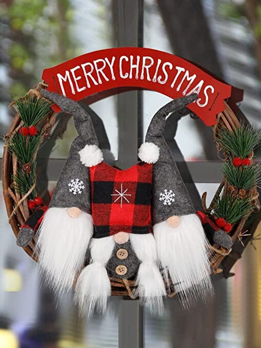 40 Best Christmas Wreaths to Deck Your Doors - 17