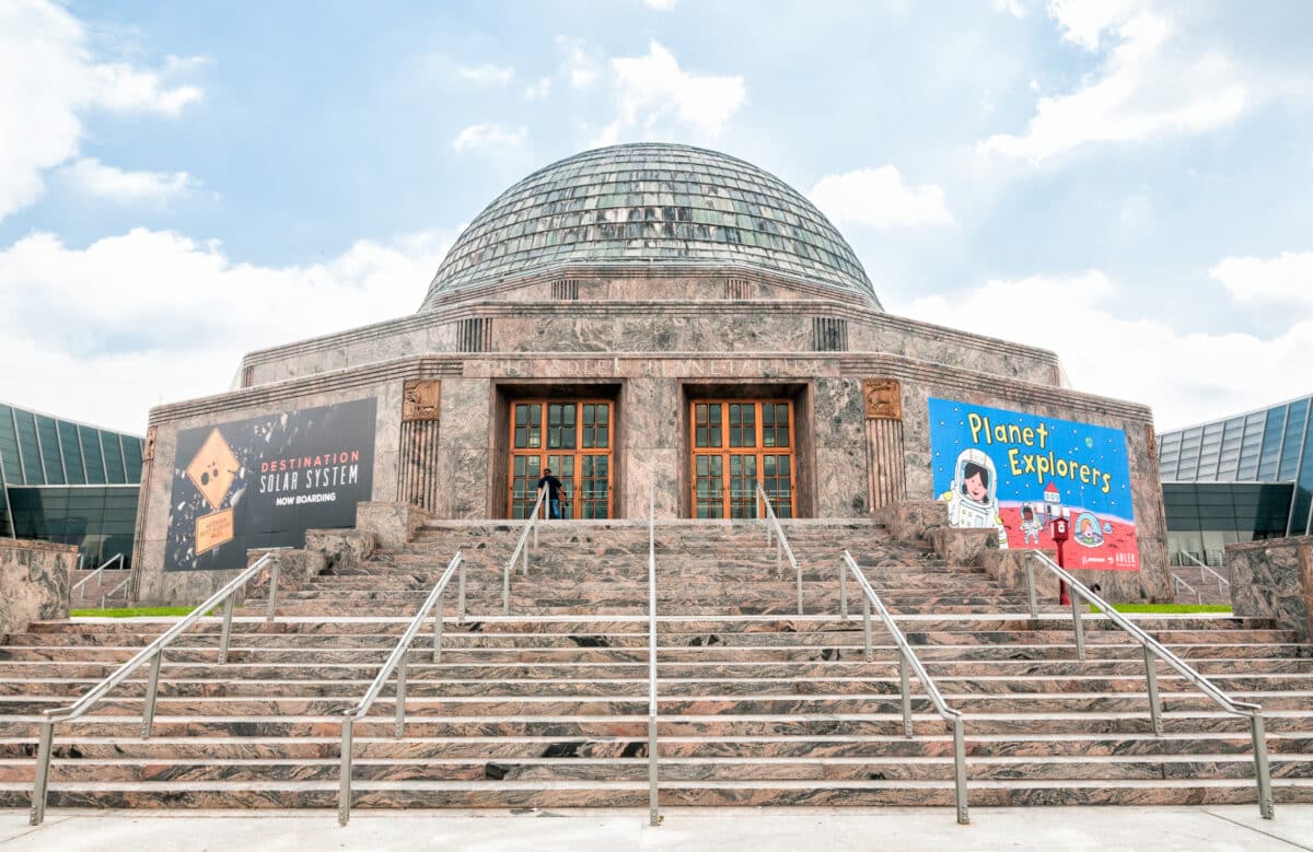 Searching for things to do in Chicago this weekend? Visit the Adler Planetarium! | The Dating Divas