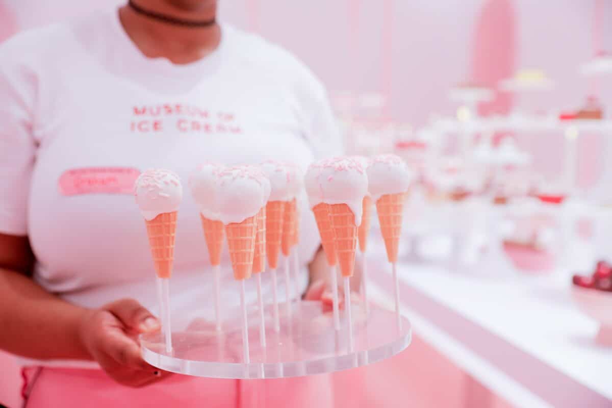 Got a sweet tooth while looking for things to do in Chicago? Try the Museum of Ice Cream! | The Dating Divas