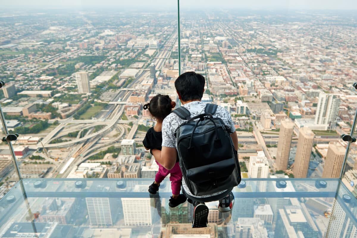 Do you want some daring things to do in Chicago this weekend? Stand on the glass Skydeck overlooking the city! | The Dating Divas