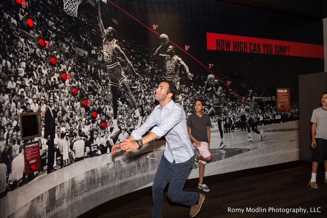 Do you have a sports lover in your family? Don't miss the Chicago Sports Museum when looking for things to do in Chicago! | The Dating Divas