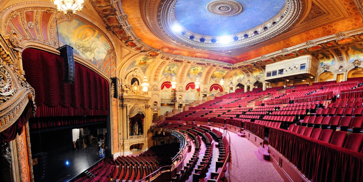 When looking for things to do in Chicago, don't forget to visit The Chicago Theatre! | The Dating Divas
