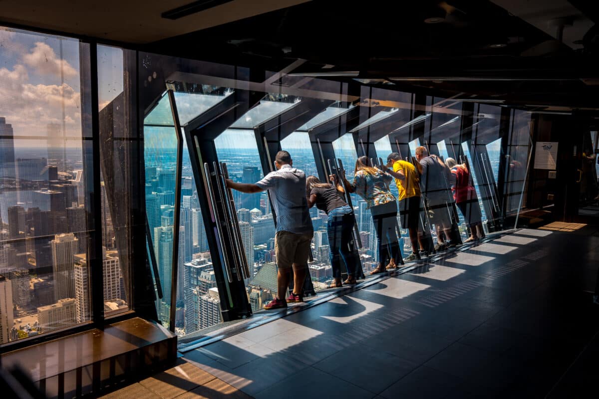 Looking for adventurous things to do in Chicago? Try out Tilt 360 Chicago! | The Dating Divas