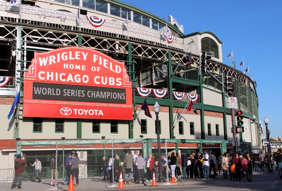 Looking for things to do in Chicago for you and your sweetie? Go to a Chicago Cubs game at Wrigley Field! | The Dating Divas
