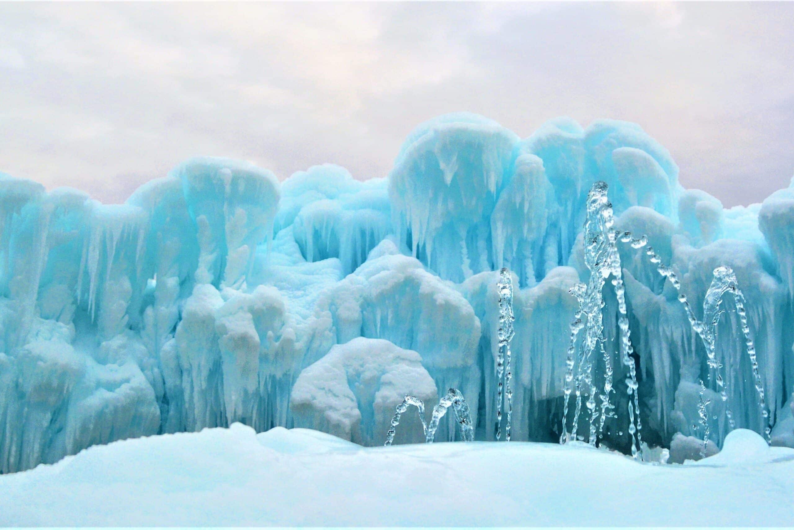 Make sure to add ice castles on your winter bucket list this year! | The Dating Divas