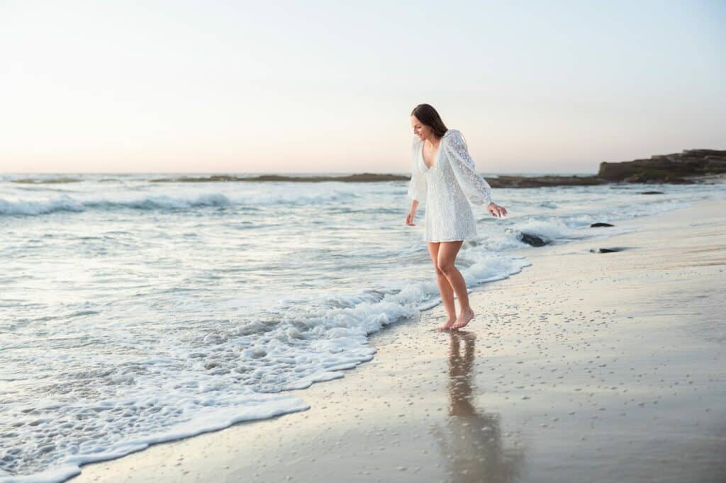 Grad images don't get prettier than those taken at the beach. | The Dating Divas