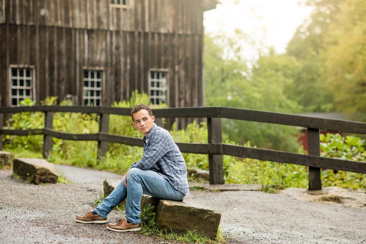 You can take great senior pictures in any location. | The Dating Divas