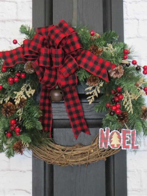 40 Best Christmas Wreaths to Deck Your Doors - 88