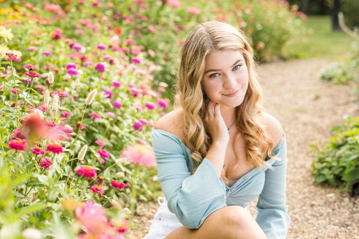 Look for colorful locations for your senior pictures. | The Dating Divas