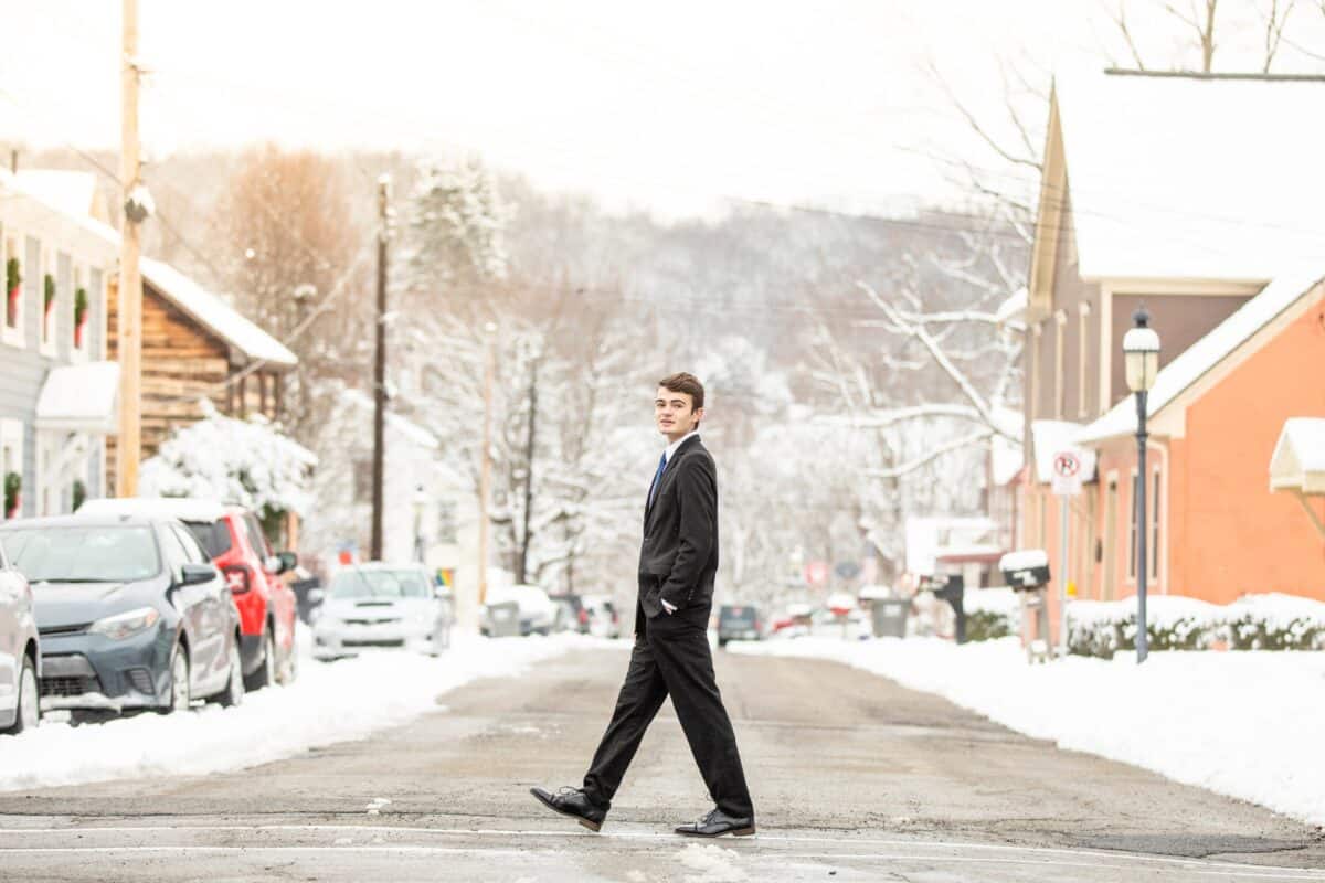 Senior portraits in the winter can look great. | The Dating Divas