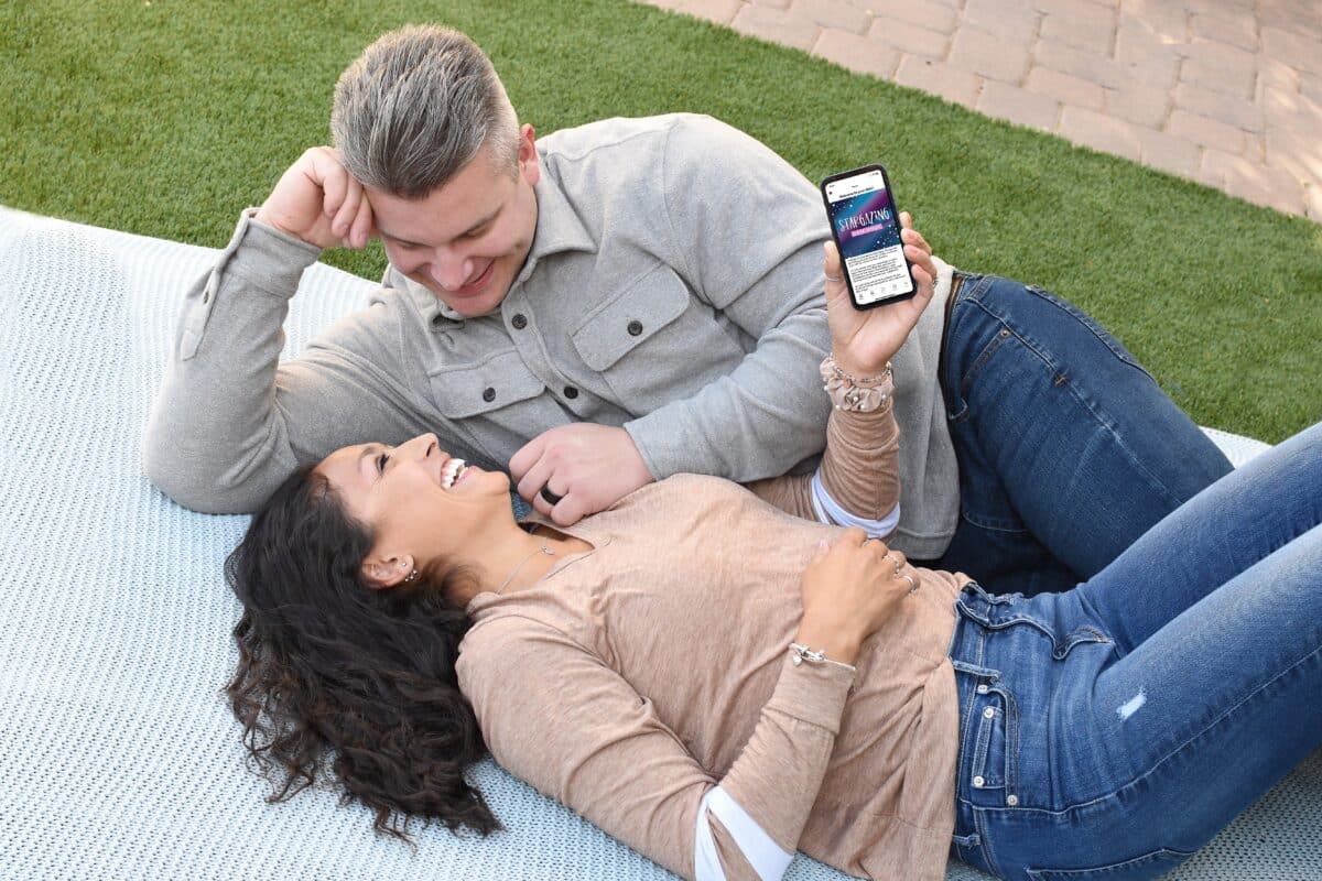 We think our Dollar Dates are some of the best apps for couples! | The Dating Divas