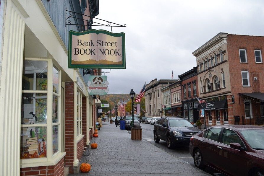 A charming street visited during a weekend getaway to Washington Depot | The Dating Divas