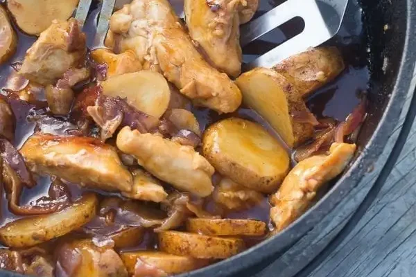 Are you looking for easy one-pot camping meals? Try this recipe for BBQ chicken and potatoes! | The Dating Divas