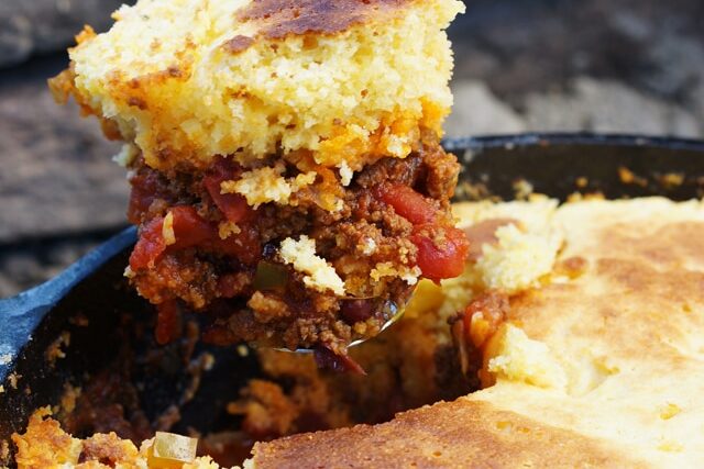 These simple chili and cornbread camping recipes are so yummy! | The Dating Divas