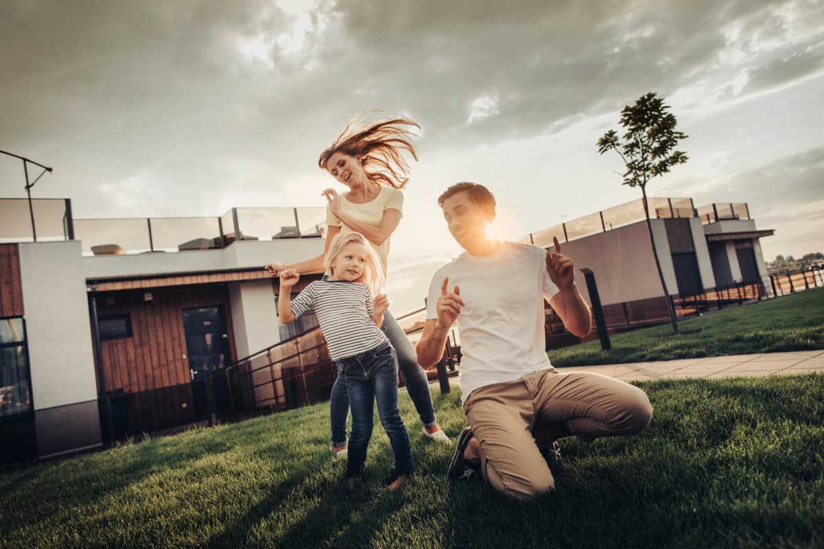 Want fun things to do outside with your family? Have a dance party! | The Dating Divas