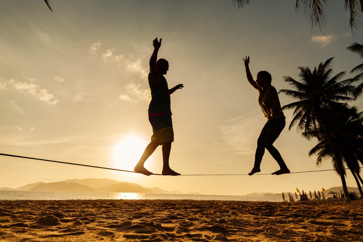 Are you looking for unique outdoor activities for couples? Why not try slacklining? | The Dating Divas