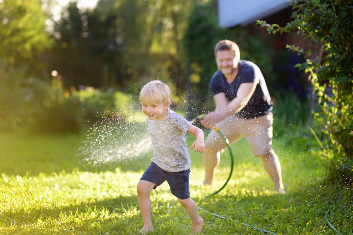 Want fun things to do outside with your family to cool off this summer? Run through the sprinklers! | The Dating Divas