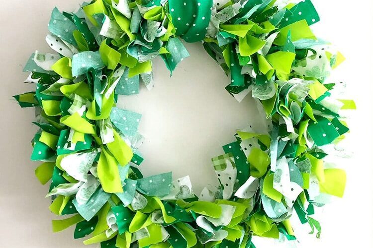 Create cute St. Patrick's Day decor. | The Dating Divas