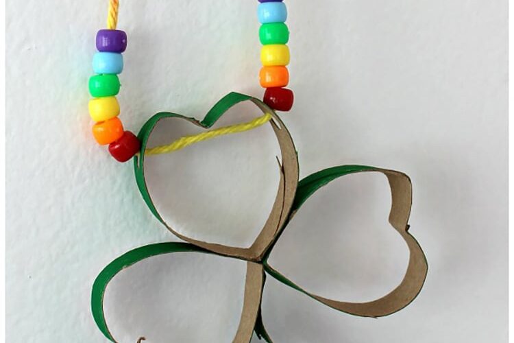 Reuse toilet paper rolls with these St. Patrick's Day crafts. | The Dating Divas