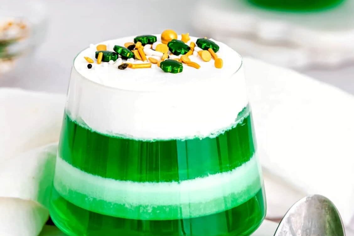 St. Patrick's dessert ideas for jello cups | The Dating Divas