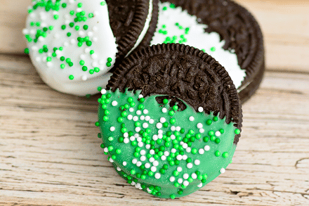 Chocolate-dipped St. Patrick's Day cookies | The Dating Divas