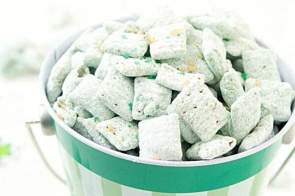 A bucket of St. Patrick's Day food that is similar to puppy chow | The Dating Divas