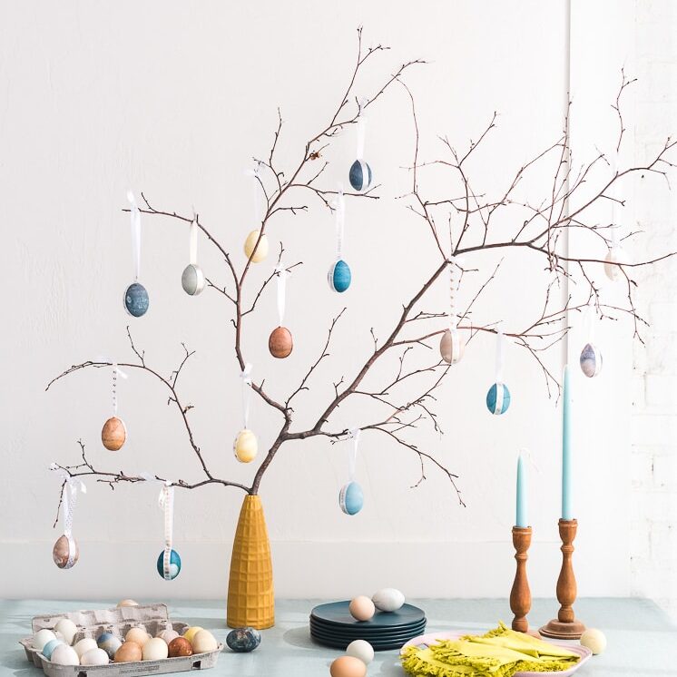 Make this cute Easter egg tree for fun farmhouse-themed Easter decorations! | The Dating Divas