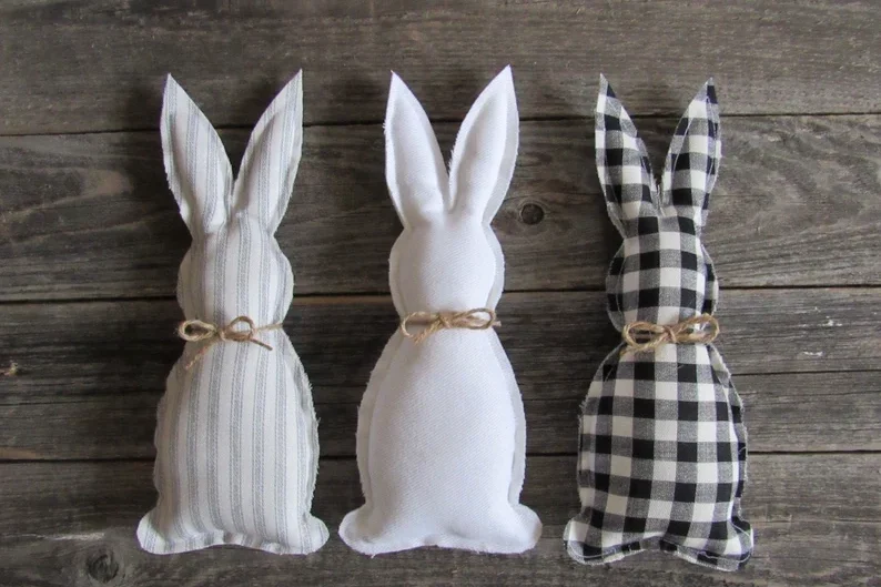 Looking for cute Easter decorations? Try these simple fabric bunnies! | The Dating Divas 