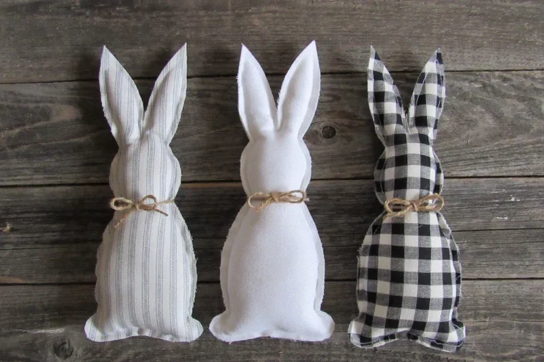 Looking for cute Easter decorations? Try these simple fabric bunnies! | The Dating Divas