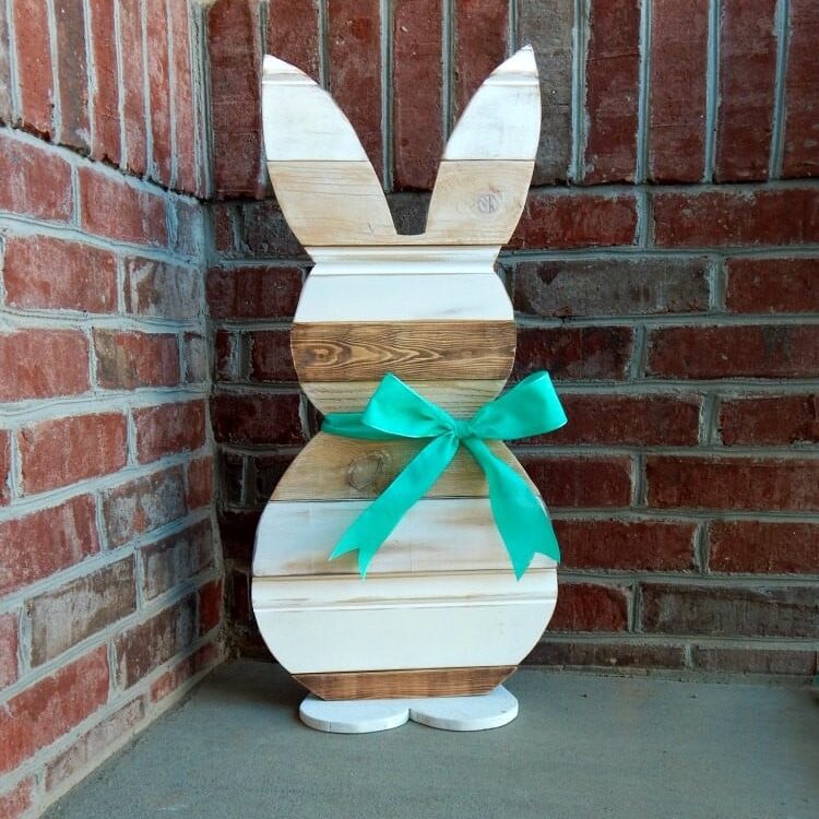 Looking for simple DIY Easter decorations? Try making this cute reclaimed wood bunny! | The Dating Divas