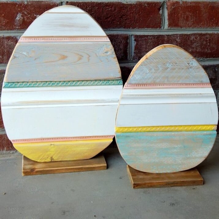 These wooden eggs make great options for outdoor Easter decorations! | The Dating Divas