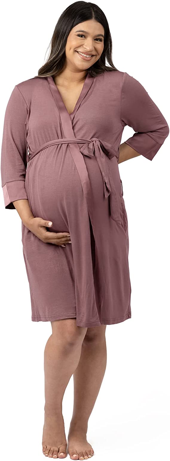 This maternity robe is the perfect gift for a pregnant friend. It can be used during and after pregnancy. | The Dating Divas