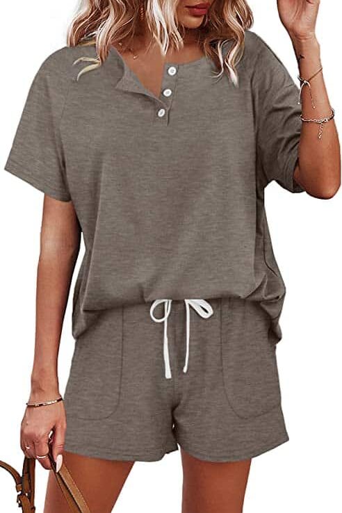 Looking for lightweight loungewear? Try this cute shorts set! | The Dating Divas 