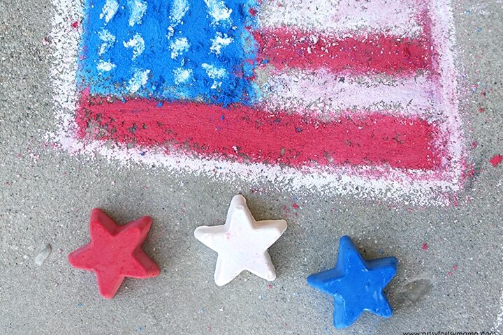 Making red, white, and blue sidewalk chalk is perfect for celebrating the USA's birthday! | The Dating Divas