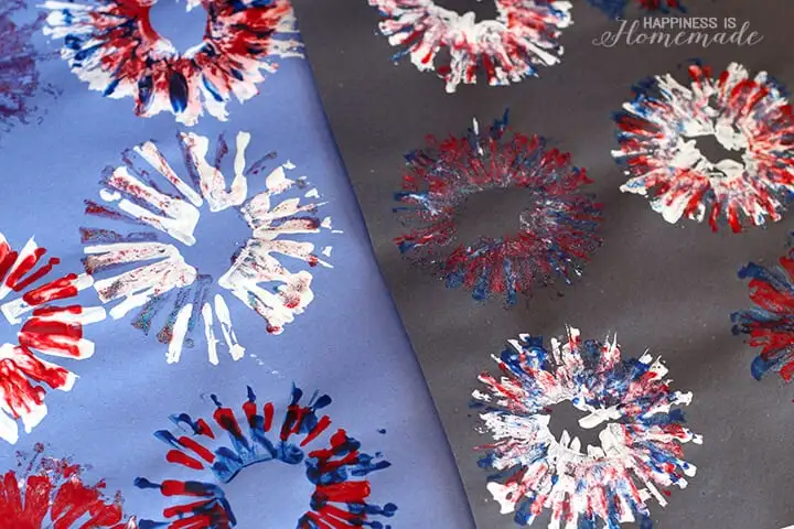 Paint red, white, and blue fireworks with your kids! They will love this classic USA craft! | The Dating Divas