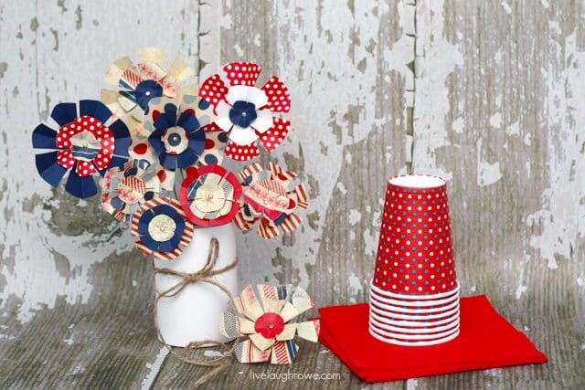 Decorate your 4th of July party with these patriotic paper flowers. They will look so cute at your USA birthday celebration! | The Dating Divas