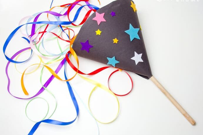 Your child will love making pop-up fireworks for a fun USA craft! | The Dating Divas