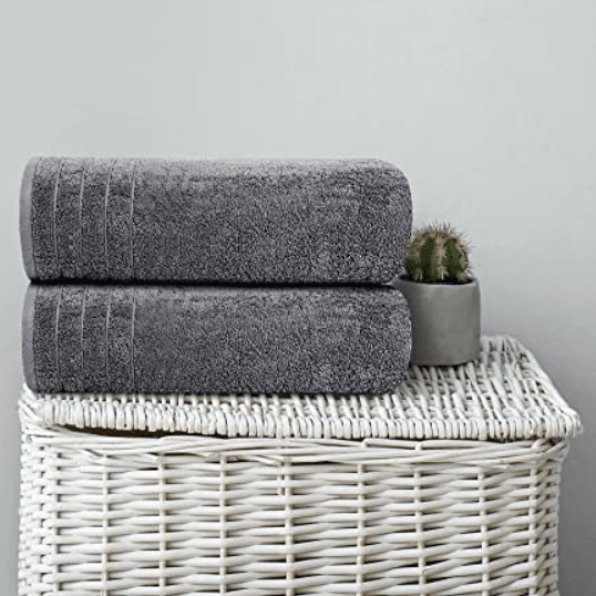 Oversized bath towels make great gifts for couples! | The Dating Divas