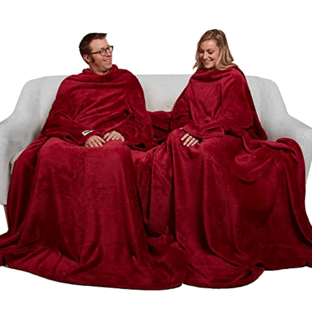 Slankets are great gifts for couples, especially those who love to cuddle! | The Dating Divas