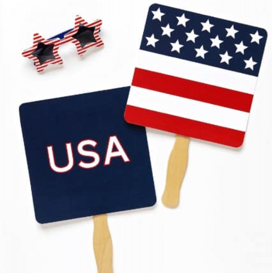 These patriotic printables are great to use as fourth of July decorations. | The Dating Divas 