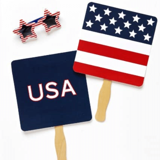 These patriotic printables are great to use as fourth of July decorations. | The Dating Divas
