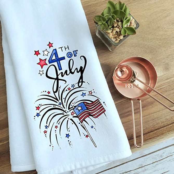 Festive towels make cute 4th of July decorations! | The Dating Divas 