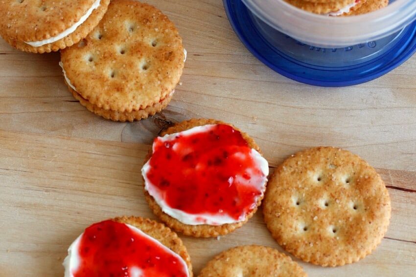Healthy snack ideas for kindergartners are cream cheese and jam crackers. | The Dating Divas