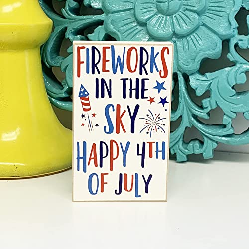 Here is another cute option for your patriotic decor for the tiered tray trend! | The Dating Divas