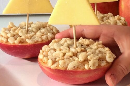 Make healthy snacks for kindergartners that look like sailboats. | The Dating Divas