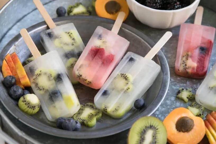 Healthy snacks for kindergartners are  lemonade popsicles! | The Dating Divas