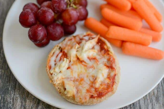 English muffin pizza snacks for kindergartners | The Dating Divas